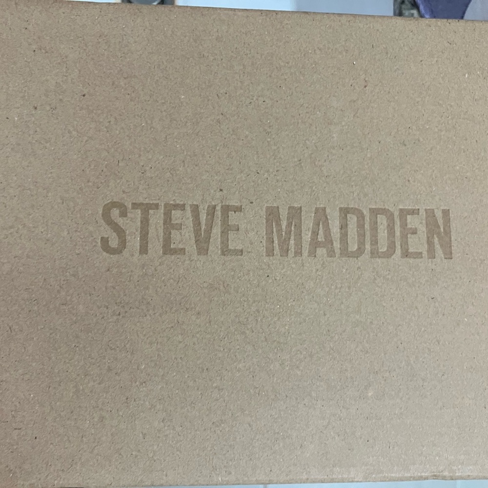 Steve Madden Transport Spike Studded Flat Sandals Size 9.5.  Never worn - Picture 6 of 7